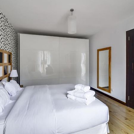 Big Stylish And Modern Apartment In Madrid Centre エクステリア 写真