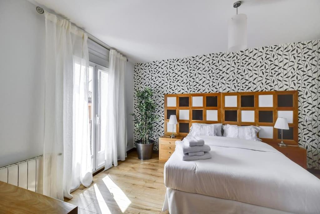 Big Stylish And Modern Apartment In Madrid Centre エクステリア 写真