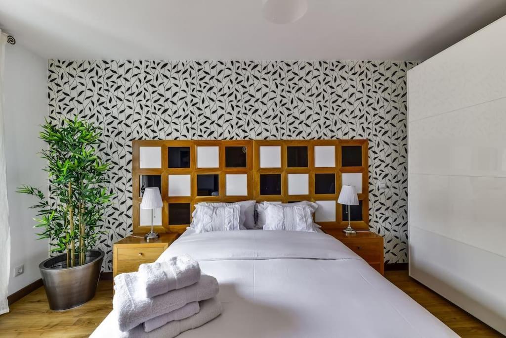 Big Stylish And Modern Apartment In Madrid Centre エクステリア 写真