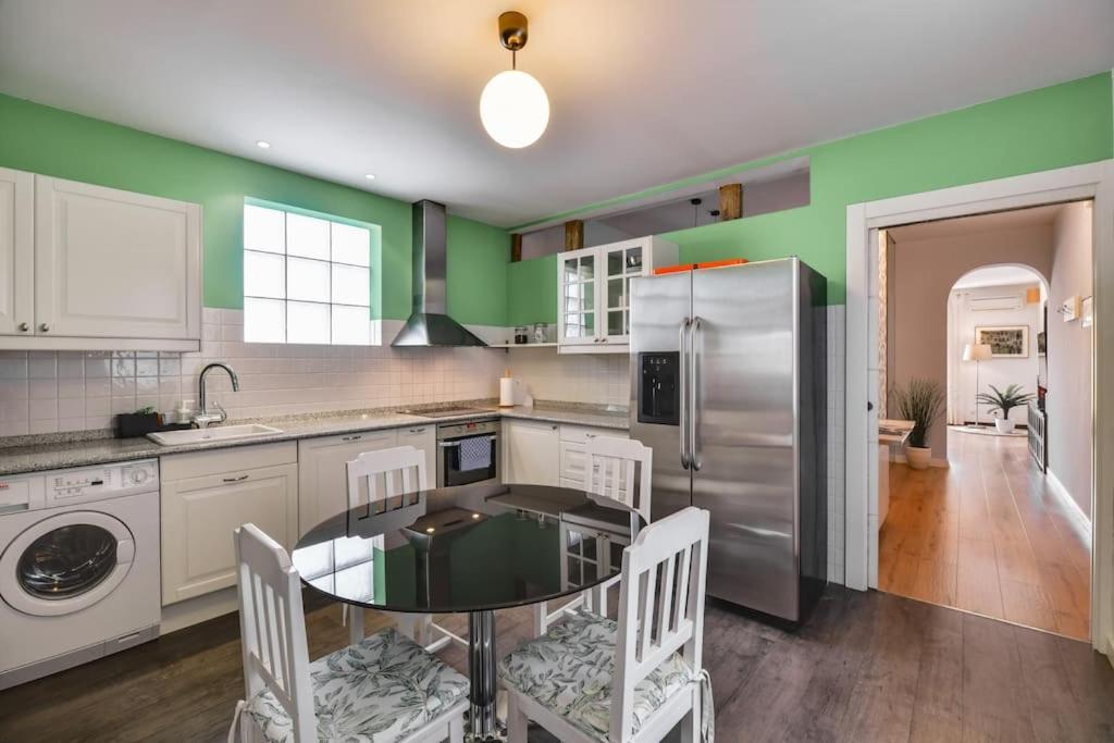 Big Stylish And Modern Apartment In Madrid Centre エクステリア 写真