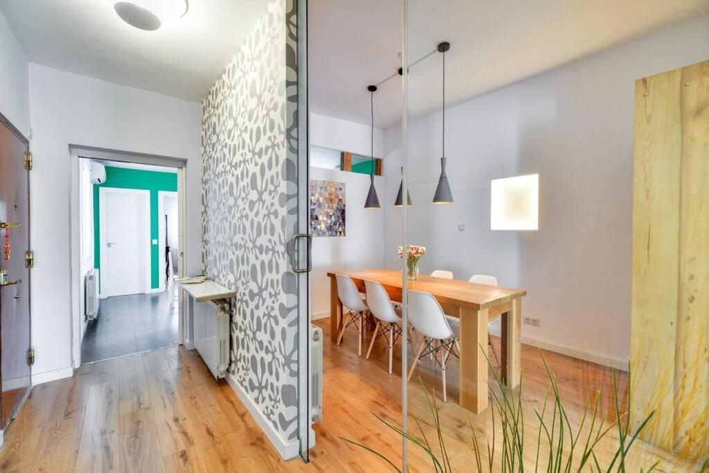 Big Stylish And Modern Apartment In Madrid Centre エクステリア 写真